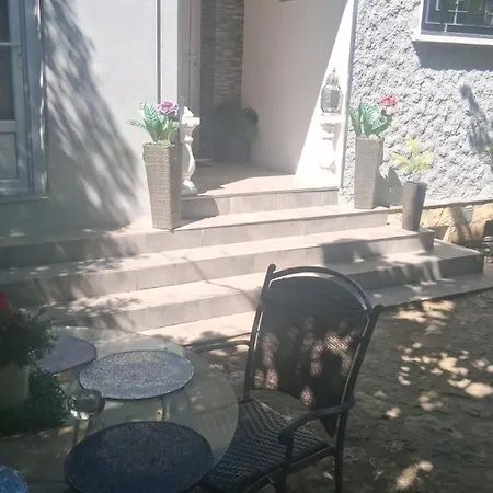 Petit Coin De Paradis Laudun